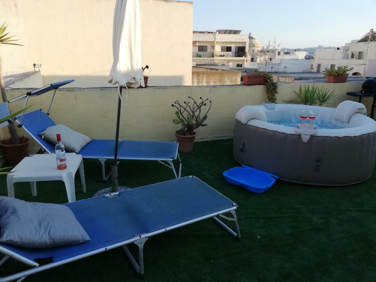 Studio Apartment With Private Terrace, Jacuzzi & Views モスタ エクステリア 写真