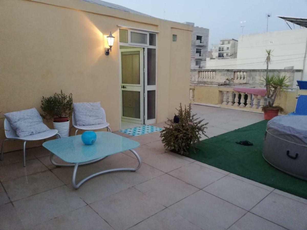 Studio Apartment With Private Terrace, Jacuzzi & Views モスタ エクステリア 写真